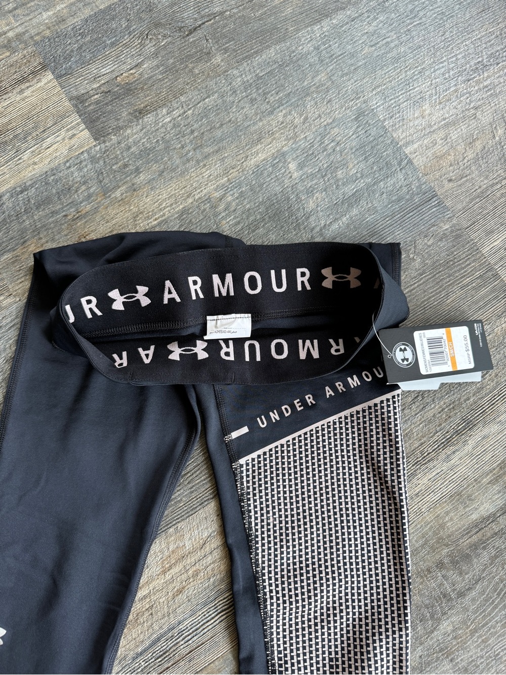 NWT Women’s Size Small Under Armour Performance Leggings